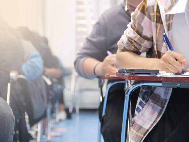 students preparing for illinois public adjuster exam