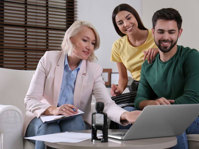 public adjuster in illinois guiding clients online